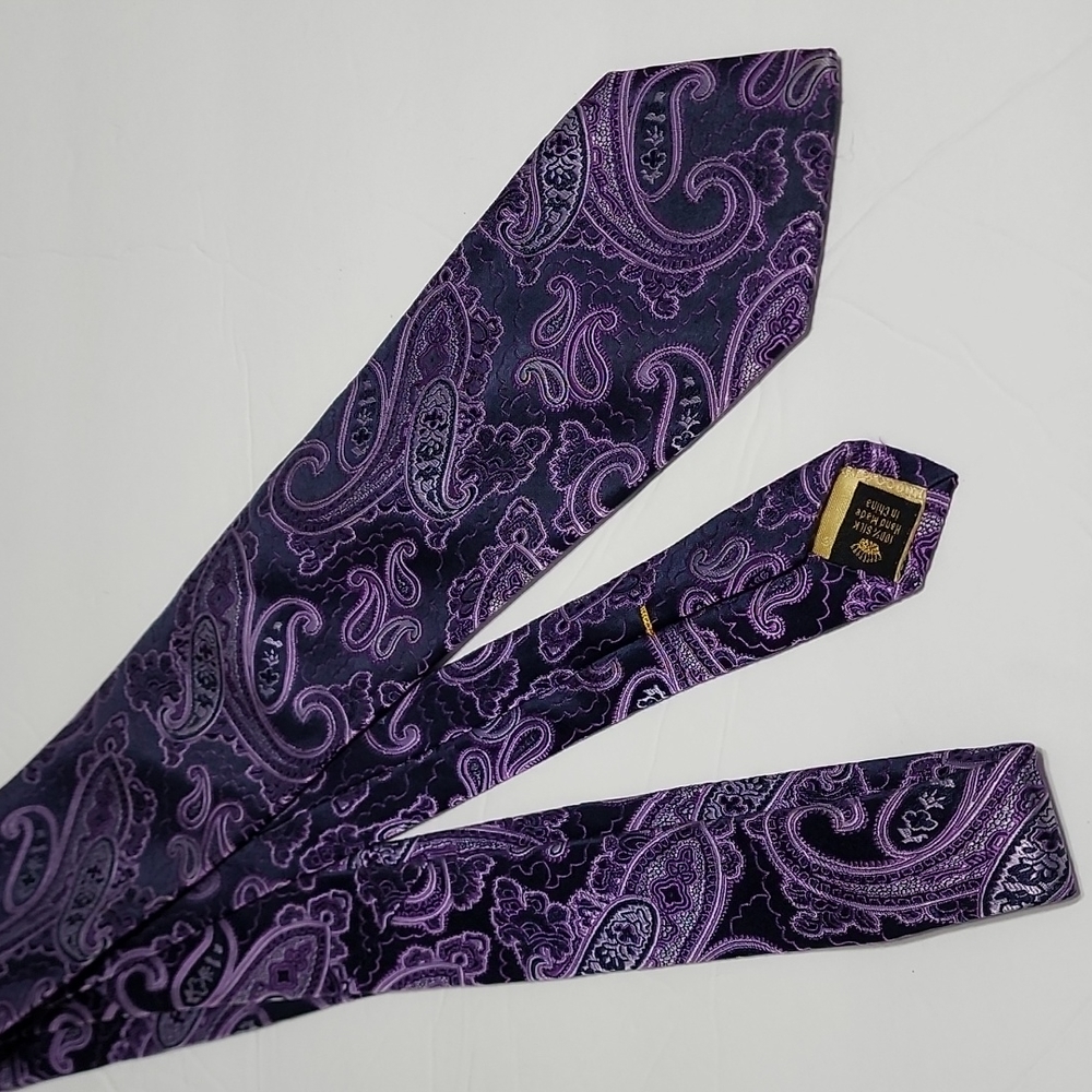 Countess Mara Tie